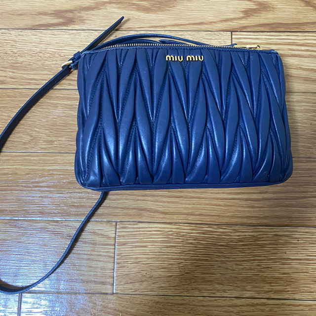 値下【美品】ミュウミュウ MIUMIU マテラッセ　マトラッセ　ショルダーバッグ