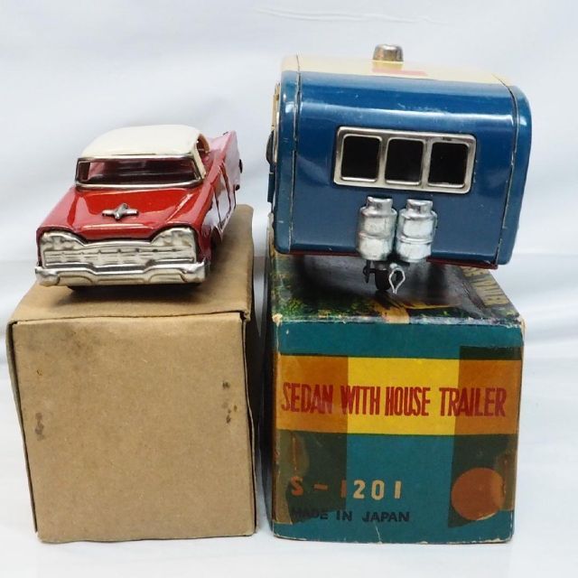 SSS【 セダン ウィズ ハウス トレーラー】ブリキ tin toy car箱付