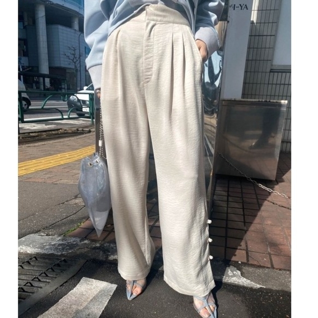 Ameri VINTAGE(アメリヴィンテージ)のAMERIアメリSTRAIGHT CHINA PANTSストレートチャイナパンツ レディースのパンツ(カジュアルパンツ)の商品写真