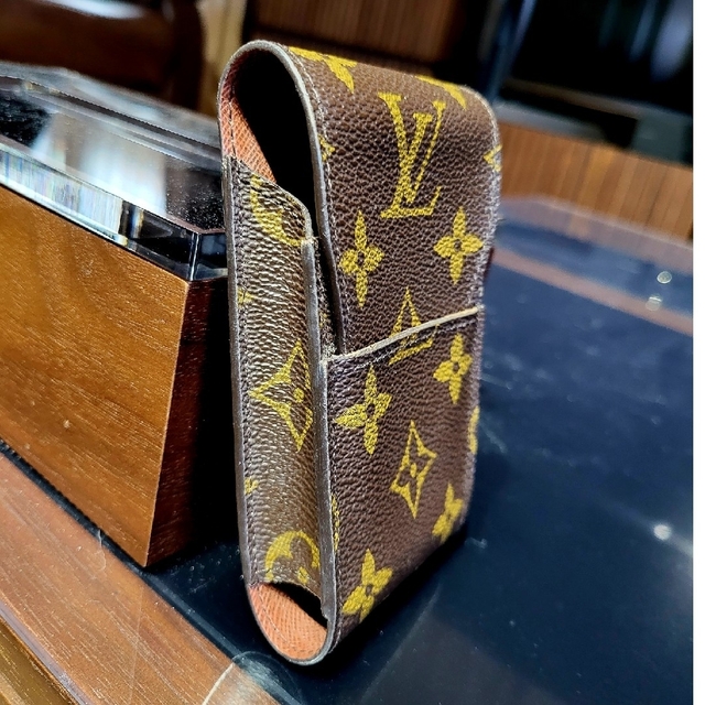 LOUIS VUITTON(ルイヴィトン)のルイヴィトン モノグラム　シガレットケース タバコケース　煙草 メンズのファッション小物(タバコグッズ)の商品写真