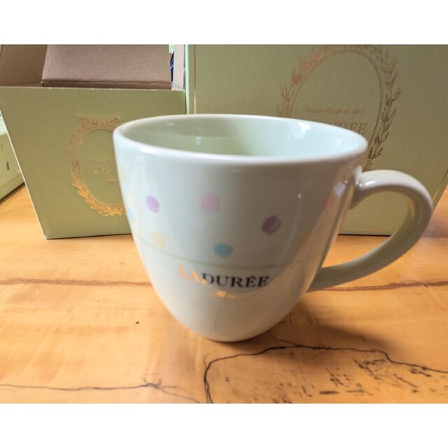 LADUREE(ラデュレ)の【新品未使用】LADUREE マグカップ ミントグリーン インテリア/住まい/日用品のキッチン/食器(グラス/カップ)の商品写真