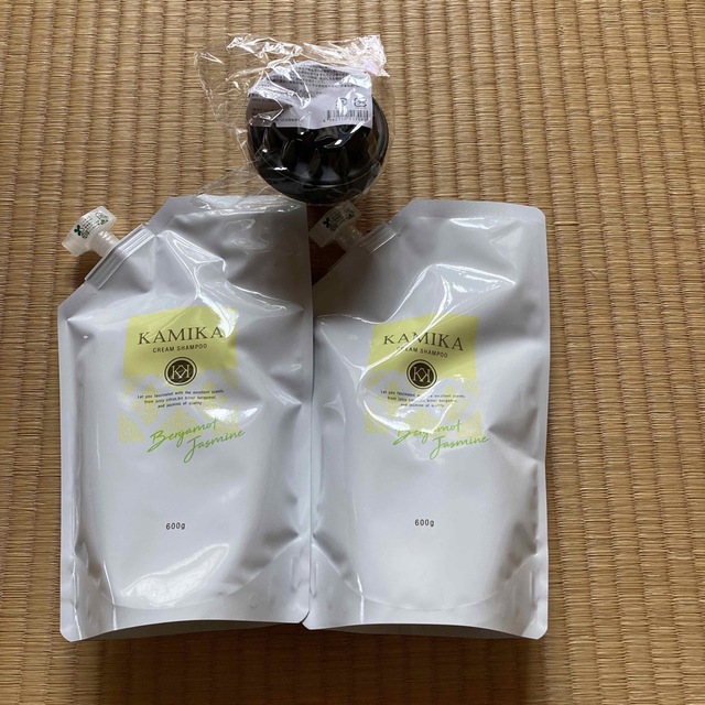 KAMIKA(カミカ)のカミカシャンプー 詰め替え2本➕ブラシ コスメ/美容のヘアケア/スタイリング(シャンプー)の商品写真