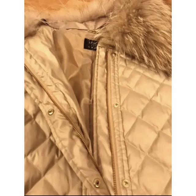 MONCLER(モンクレール)の【美品】ゴールド★ダウンコート（エポカザショップ） レディースのジャケット/アウター(ロングコート)の商品写真