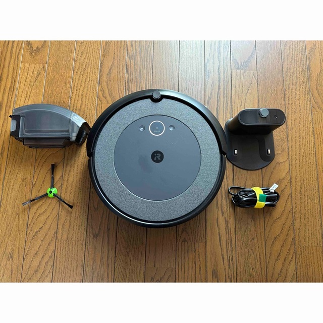 iRobot(アイロボット)のロボット掃除機「ルンバ」 i3 グレー スマホ/家電/カメラの生活家電(掃除機)の商品写真