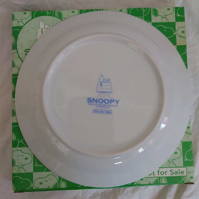 SNOOPY(スヌーピー)のSNOOPY スヌーピー　絵皿　2個セット　ローソン　非売品　ノベルティ インテリア/住まい/日用品のキッチン/食器(食器)の商品写真