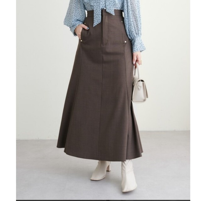 natural couture(ナチュラルクチュール)のおしゃれリベットややフレアスカート レディースのスカート(ロングスカート)の商品写真