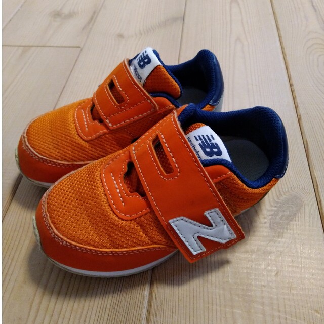 New Balance(ニューバランス)のニューバランス　new balance　キッズ　スニーカー　オレンジ キッズ/ベビー/マタニティのキッズ靴/シューズ(15cm~)(スニーカー)の商品写真