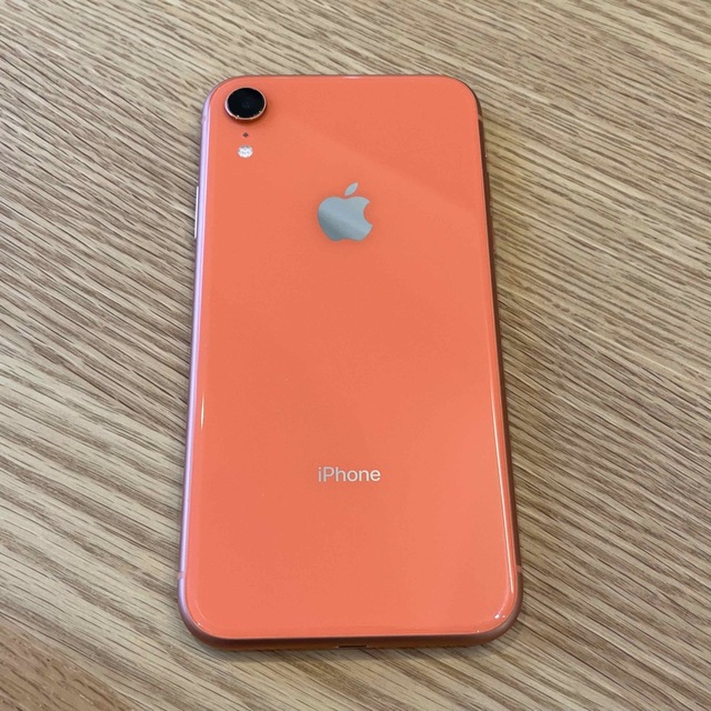 iPhone(アイフォーン)のiPhone XR  本体　コーラル　128GB SIMフリー スマホ/家電/カメラのスマートフォン/携帯電話(スマートフォン本体)の商品写真