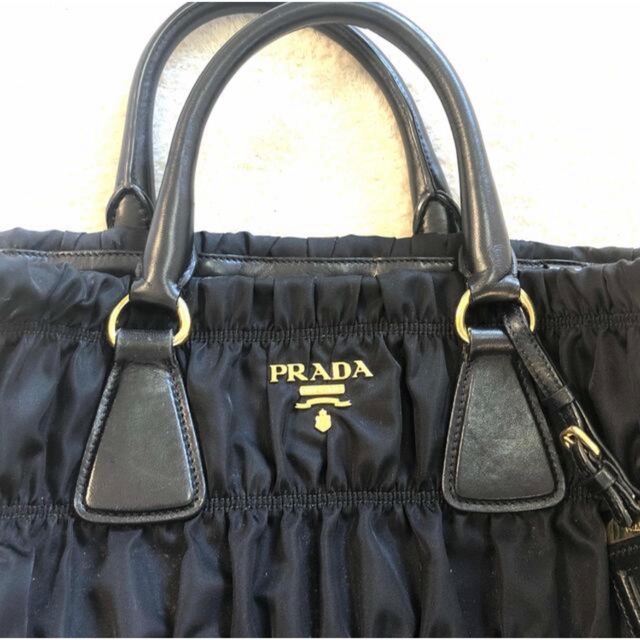 PRADA(プラダ)のPRADA ギャザー ナイロン トートバッグ 黒 レディースのバッグ(トートバッグ)の商品写真