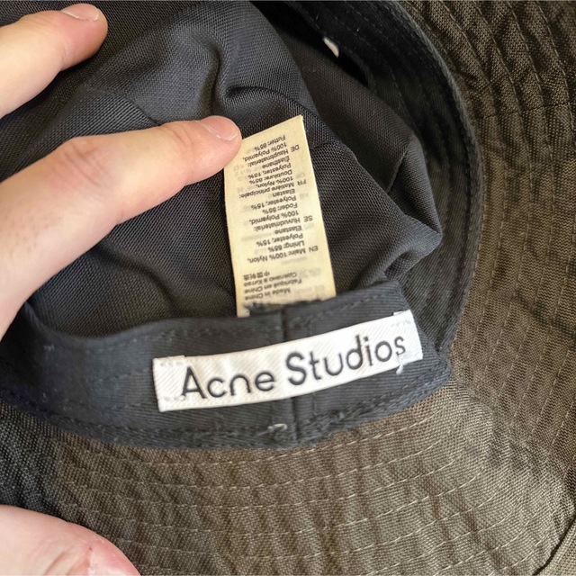 Acne Studios(アクネストゥディオズ)のacne studios バケットハット　カーキ メンズの帽子(ハット)の商品写真