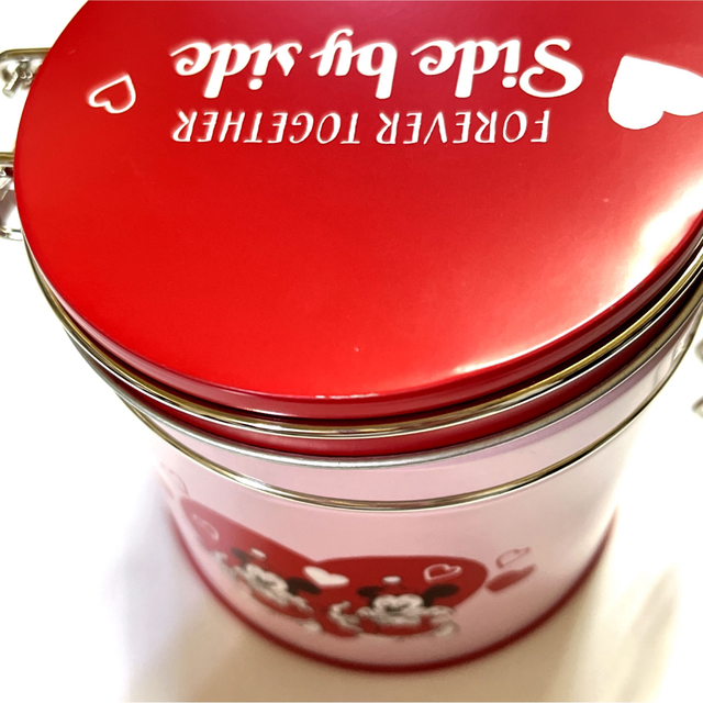 Disney(ディズニー)の【中古】ディズニークッキー空き缶空箱ピンク赤ハートミッキーミニーサイドバイサイド エンタメ/ホビーのおもちゃ/ぬいぐるみ(キャラクターグッズ)の商品写真
