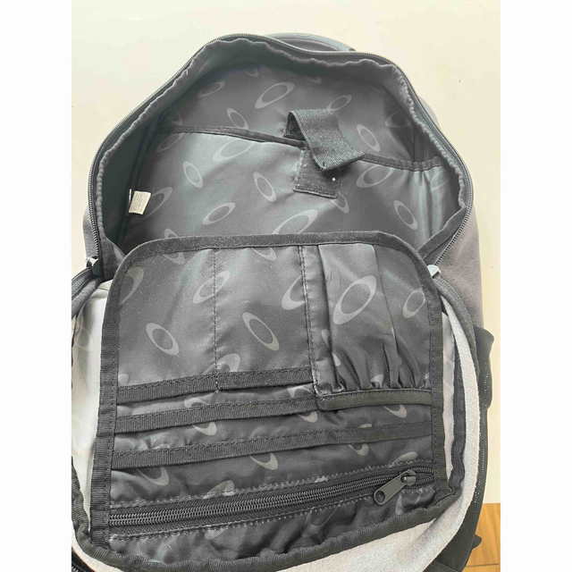 Oakley(オークリー)のOAKLEY  BACKPACK 92915JP-01 メンズのバッグ(バッグパック/リュック)の商品写真