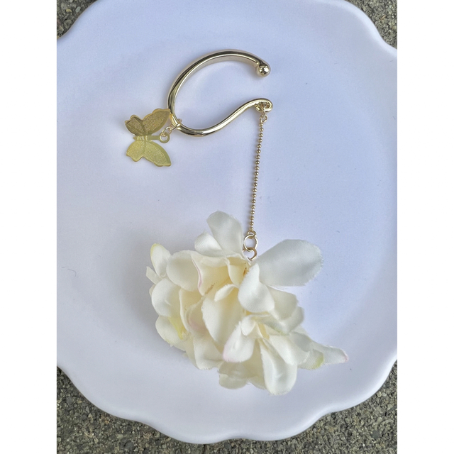 送料無料キャンペーン?】 お花入りイヤーカフ ハンドメイド