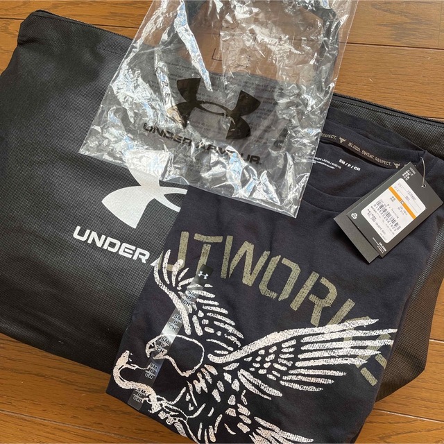 UNDER ARMOUR(アンダーアーマー)の新品❗️未使用Tシャツ＊S 【不織布バッグ付き】 メンズのトップス(Tシャツ/カットソー(半袖/袖なし))の商品写真