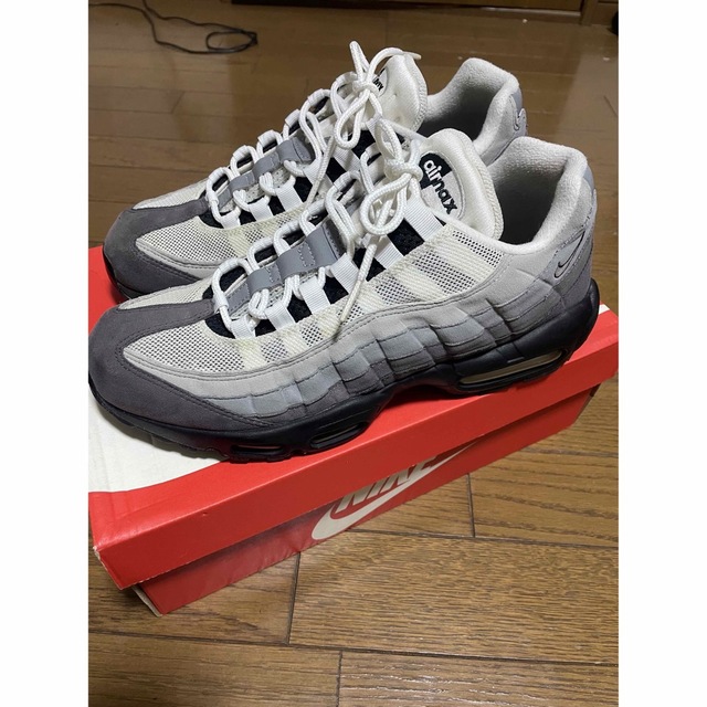 NIKE(ナイキ)の日本未発売 NIKE AIR MAX 95 OG WHITE GRADATION メンズの靴/シューズ(スニーカー)の商品写真
