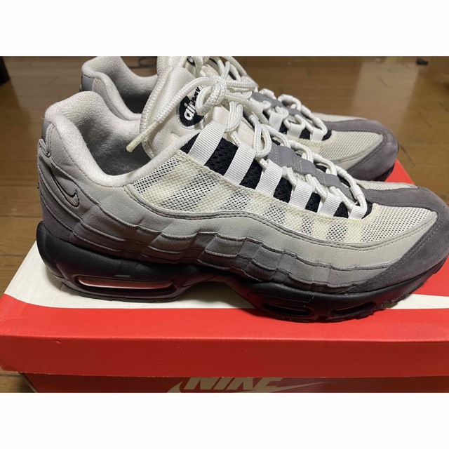 NIKE(ナイキ)の日本未発売 NIKE AIR MAX 95 OG WHITE GRADATION メンズの靴/シューズ(スニーカー)の商品写真