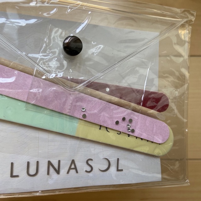 LUNASOL(ルナソル)の雑誌 with 付録 ルナソル セルフネイル コスメ/美容のネイル(ネイル用品)の商品写真