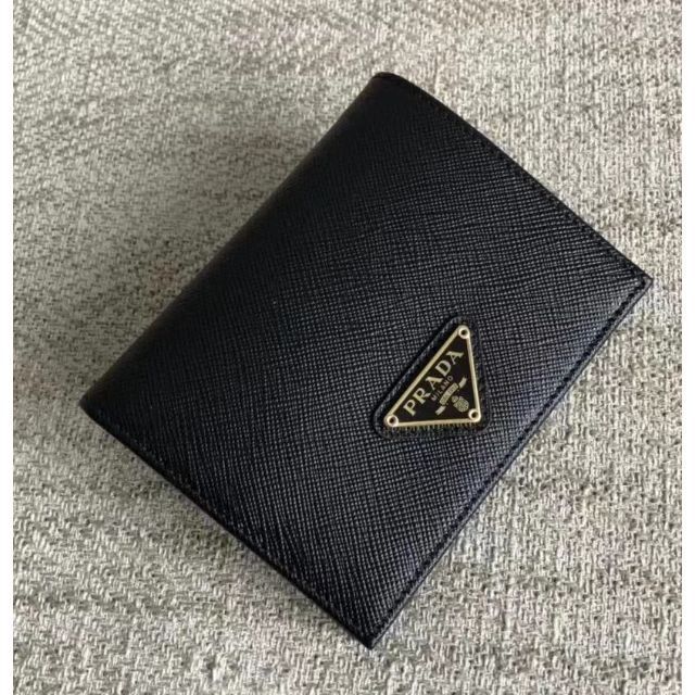 アイボリー×レッド PRADAプラダ サフィアーノトライアングル 財布 - 財布