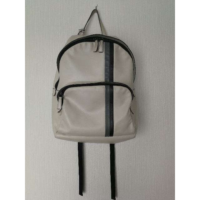 PRADA(プラダ)のPRADA　白レザーバックパック　リュック メンズのバッグ(バッグパック/リュック)の商品写真