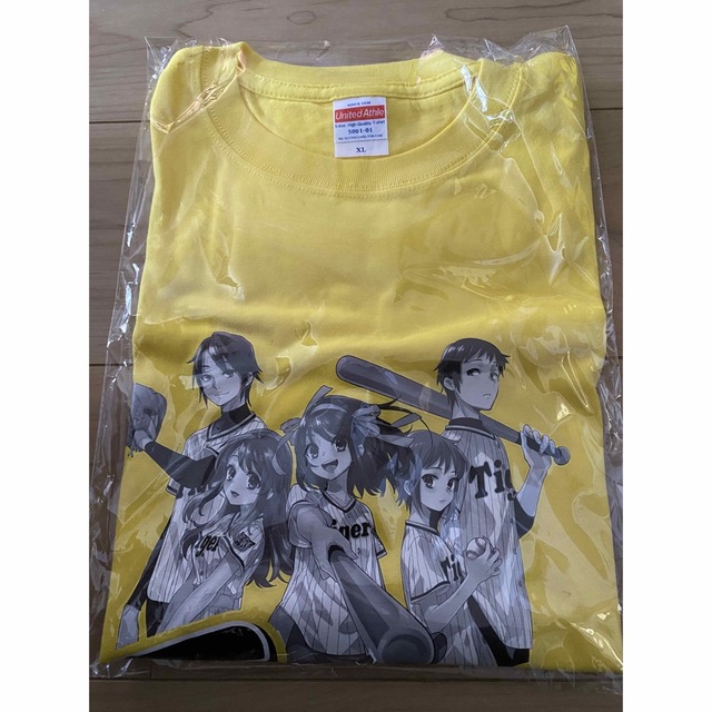 涼宮ハルヒ　阪神タイガース　コラボtシャツ　sサイズ