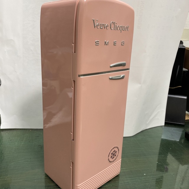 PlayStation Portable(プレイステーションポータブル)のVeuve Clicquot SMEG ケース 食品/飲料/酒の酒(シャンパン/スパークリングワイン)の商品写真