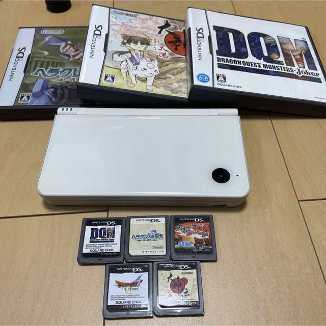 ニンテンドーDSiLL本体とソフト5本セット