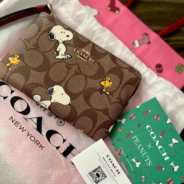 スヌーピー COACH コーナージップ リストレット コーチ スヌーピー ポーチ | フリマアプリ ラクマ