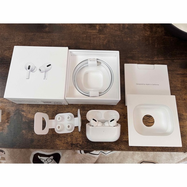 Apple(アップル)のAirPods Pro(第1世代) 欠品なし スマホ/家電/カメラのオーディオ機器(ヘッドフォン/イヤフォン)の商品写真