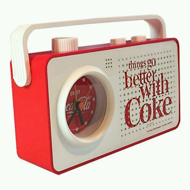 Coca-cola ラジオ アラーム クロック　アルファベットver. スマホ/家電/カメラのオーディオ機器(ラジオ)の商品写真