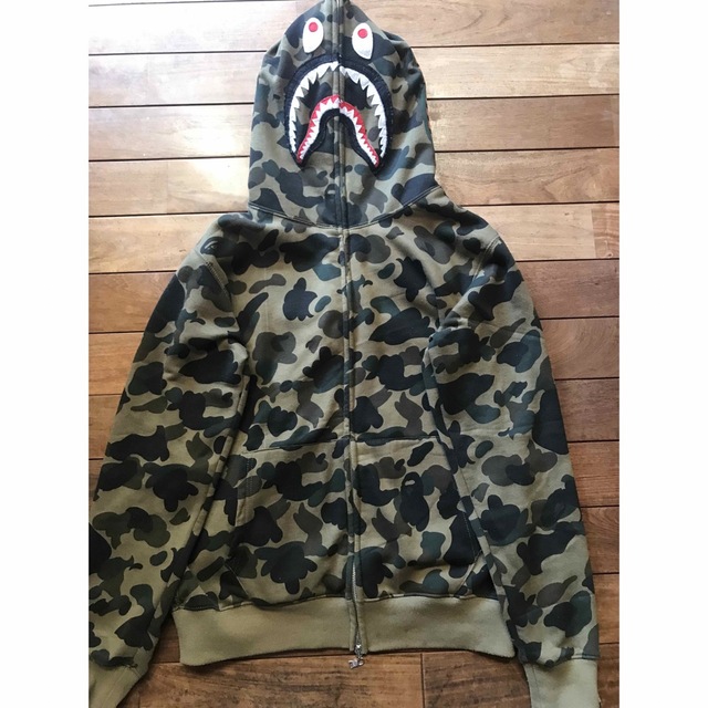 A・BATHING APE シャークパーカー