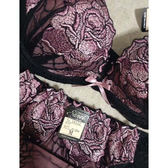 ローズ刺繍/セクシー/ブラ&ショーツセット/B75 レディースの下着/アンダーウェア(ブラ&ショーツセット)の商品写真
