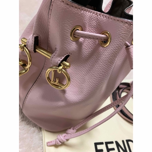 FENDI(フェンディ)のFENDI  モントレゾール/chanel gucci VUITTON レディースのバッグ(ショルダーバッグ)の商品写真