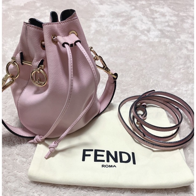 FENDI(フェンディ)のFENDI  モントレゾール/chanel gucci VUITTON レディースのバッグ(ショルダーバッグ)の商品写真