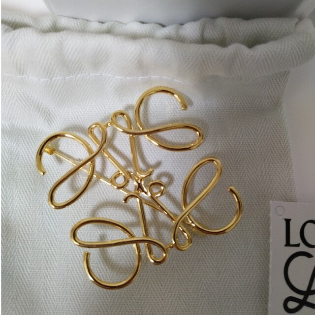 【HikARu☆様専用】LOEWE アナグラムブローチ 美品 ゴールド