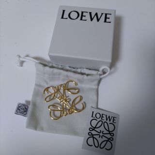 ロエベ(LOEWE)の【HikARu☆様専用】LOEWE　アナグラムブローチ　美品　ゴールド(ブローチ/コサージュ)