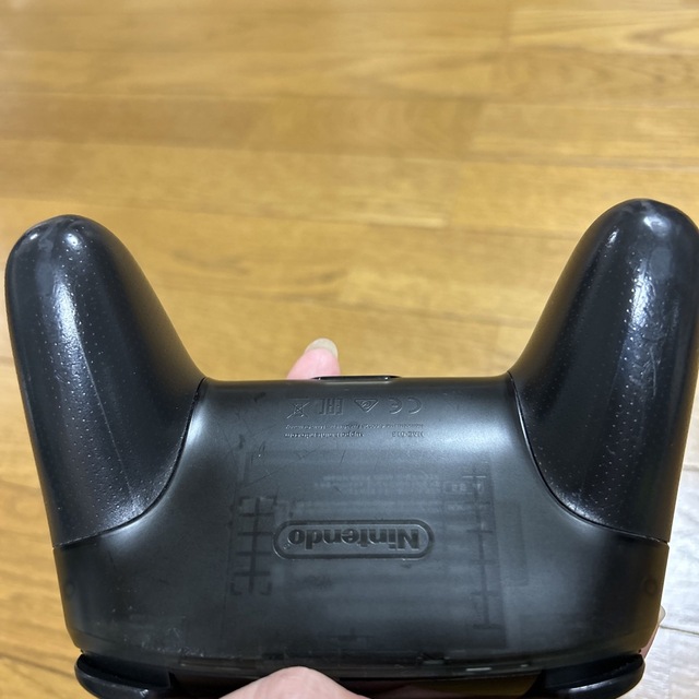 Nintendo Switch(ニンテンドースイッチ)のニンテンドースイッチ　プロコン　ジャンク品 エンタメ/ホビーのゲームソフト/ゲーム機本体(その他)の商品写真