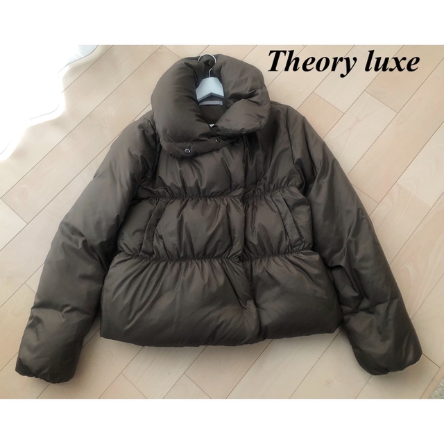 Theory luxe(セオリーリュクス)のTheory luxe セオリーリュクス　ショートダウンコート レディースのジャケット/アウター(ダウンコート)の商品写真