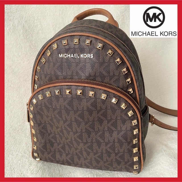 Michael Kors(マイケルコース)のマイケルコース リュック モノグラム　MK　スタッズ　ブラウン　茶色 レディースのバッグ(リュック/バックパック)の商品写真