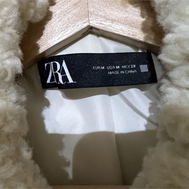 ZARA(ザラ)の極美品　ZARA ザラ　ボアジャケット　Mサイズ　ファージャケット レディースのジャケット/アウター(その他)の商品写真