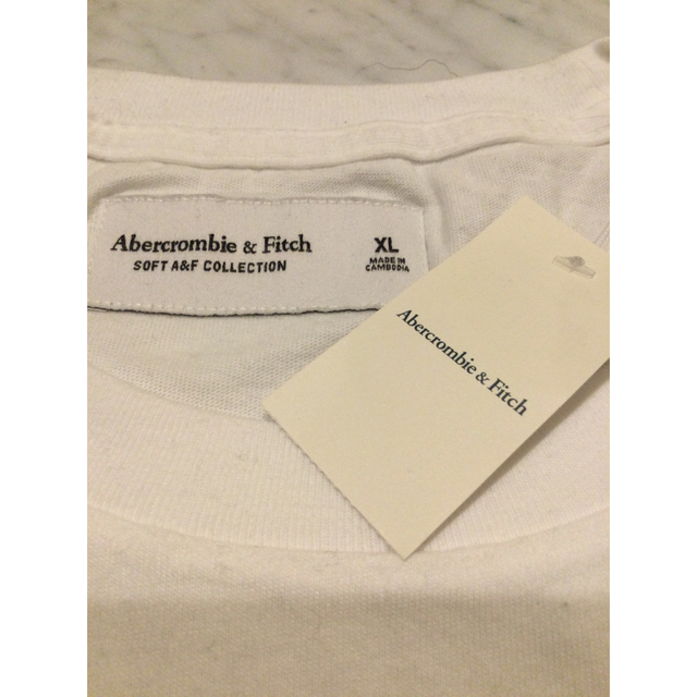 Abercrombie&Fitch(アバクロンビーアンドフィッチ)の新品タグ付★アバクロ　Tシャツ（白）XL メンズのトップス(Tシャツ/カットソー(半袖/袖なし))の商品写真