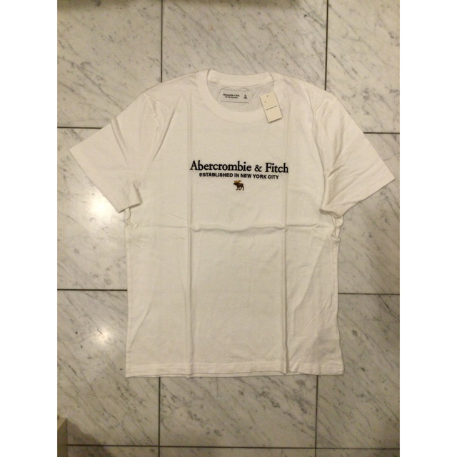 Abercrombie&Fitch(アバクロンビーアンドフィッチ)の新品タグ付★アバクロ　Tシャツ（白）XL メンズのトップス(Tシャツ/カットソー(半袖/袖なし))の商品写真