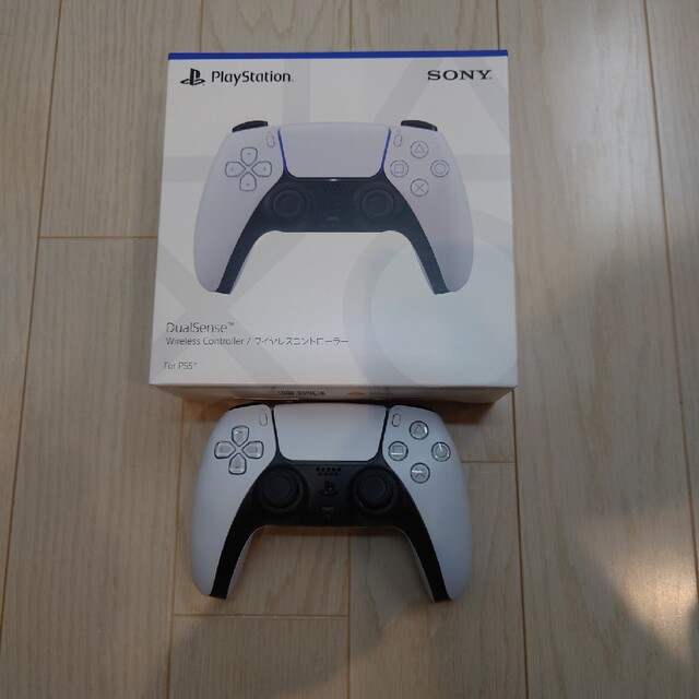 SONY(ソニー)のＰＳ5コントローラーホワイトジャンク品 エンタメ/ホビーのゲームソフト/ゲーム機本体(その他)の商品写真