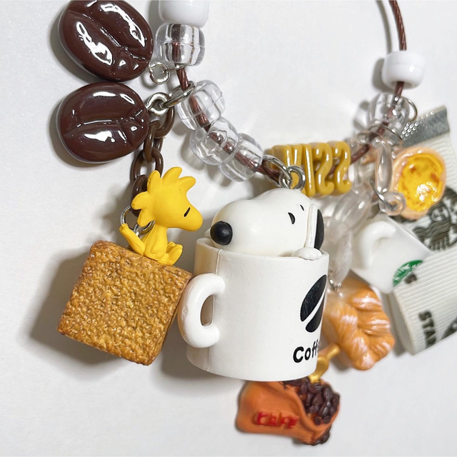 SNOOPY(スヌーピー)の甘いコーヒーとおやつで☕️🥮ひと休み✨・キーホルダー ハンドメイドのアクセサリー(キーホルダー/ストラップ)の商品写真