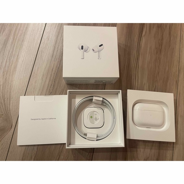 Apple(アップル)のAirPods Pro MWP22J/A スマホ/家電/カメラのオーディオ機器(ヘッドフォン/イヤフォン)の商品写真