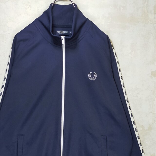 FRED PERRY(フレッドペリー)の【希少サイズ】フレッドペリー 3XL トラックジャケット ネイビー 紺 白 ロゴ メンズのトップス(ジャージ)の商品写真