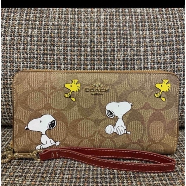 COACH(コーチ)の705  コーチ　長財布　ブラウンシグネチャー×スヌーピーコラボ レディースのファッション小物(財布)の商品写真