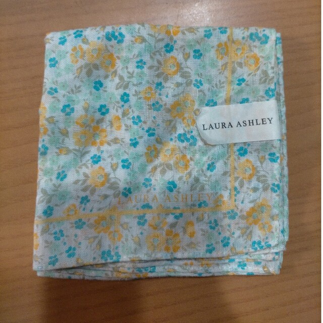LAURA ASHLEY(ローラアシュレイ)のローラアシュレイ ハンカチ レディースのファッション小物(ハンカチ)の商品写真