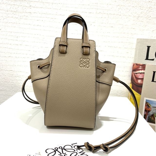 【正規取扱店】 Loewe - LOEWE ハンモック ミニ ドローストリングバッグ ショルダーバッグ