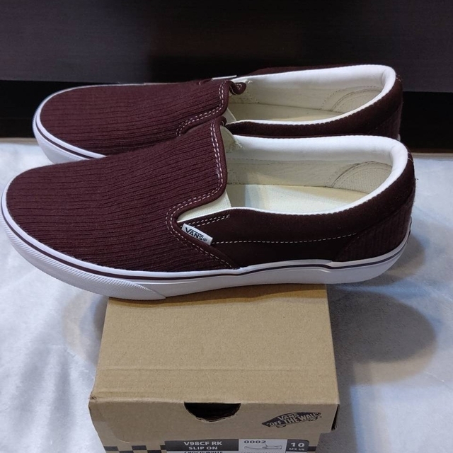 VANS(ヴァンズ)のバンズ V98CF RK SLIP ON CHOCO/WHITE 28cm メンズの靴/シューズ(スリッポン/モカシン)の商品写真