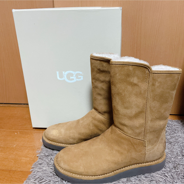 新品箱付き　UGG   ABREE SHORT II（アブリー ショート II）